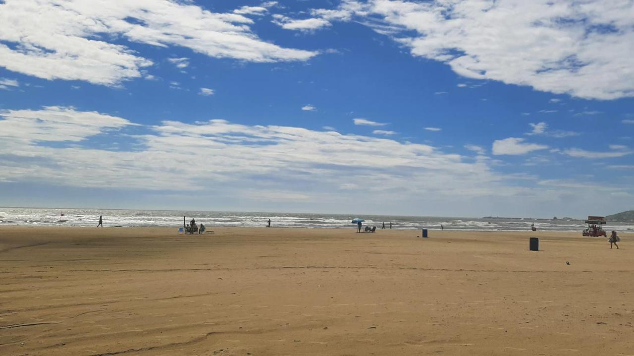 Ampla Cobertura Na Praia Do Mar Grosso Laguna Bagian luar foto